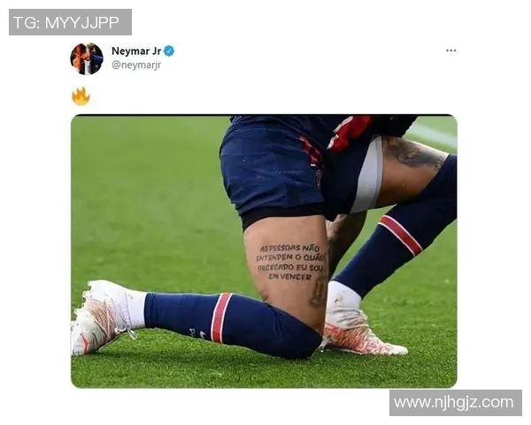 足球明星腿部纹身艺术展示女性欣赏与时尚潮流的完美结合