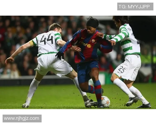 中外足球明星的传奇人生与感人故事全景揭秘